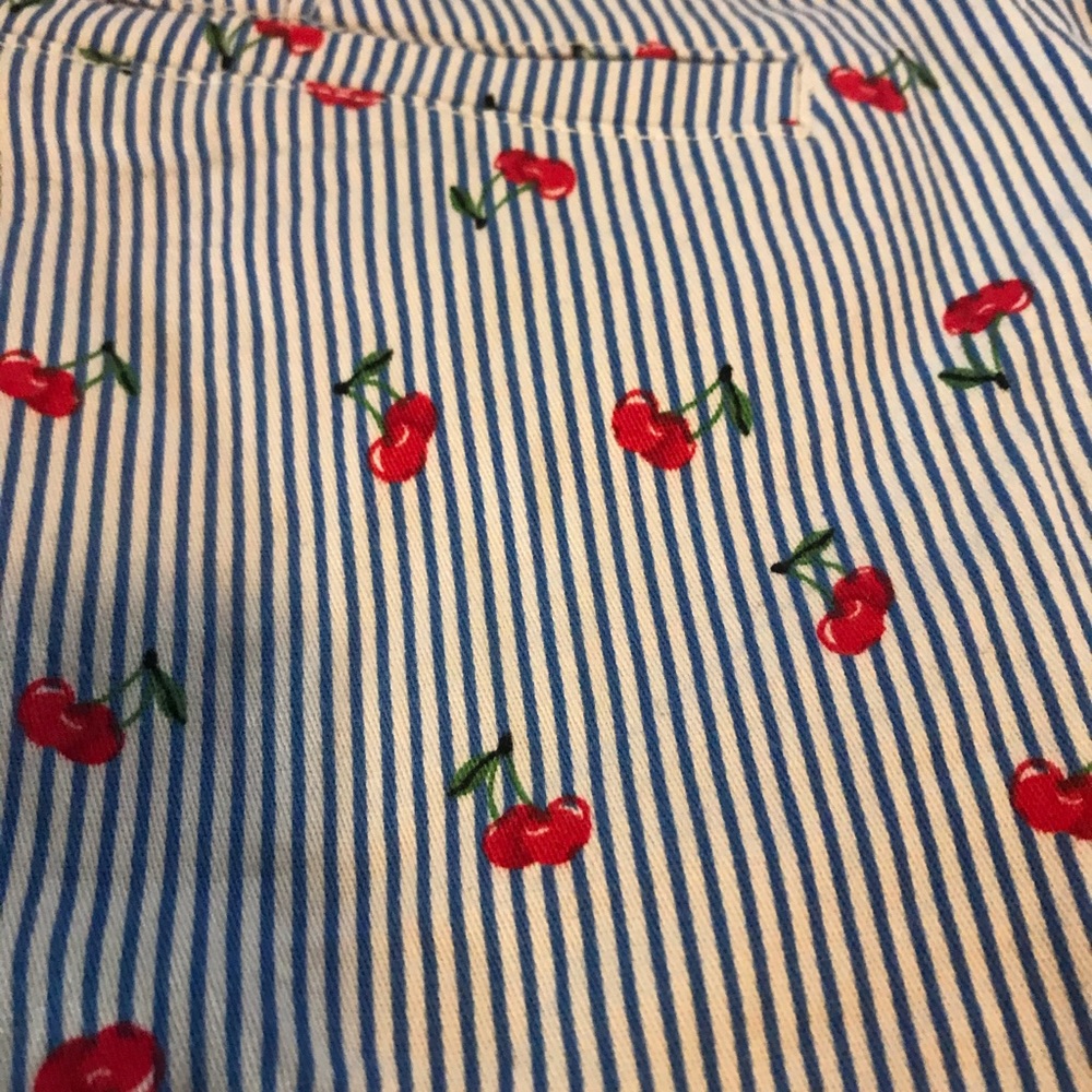 Cherry low rise shorts - Picture 6 of 6